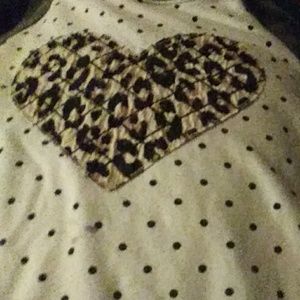 A long sleeve poke a dot with a chetta hear long